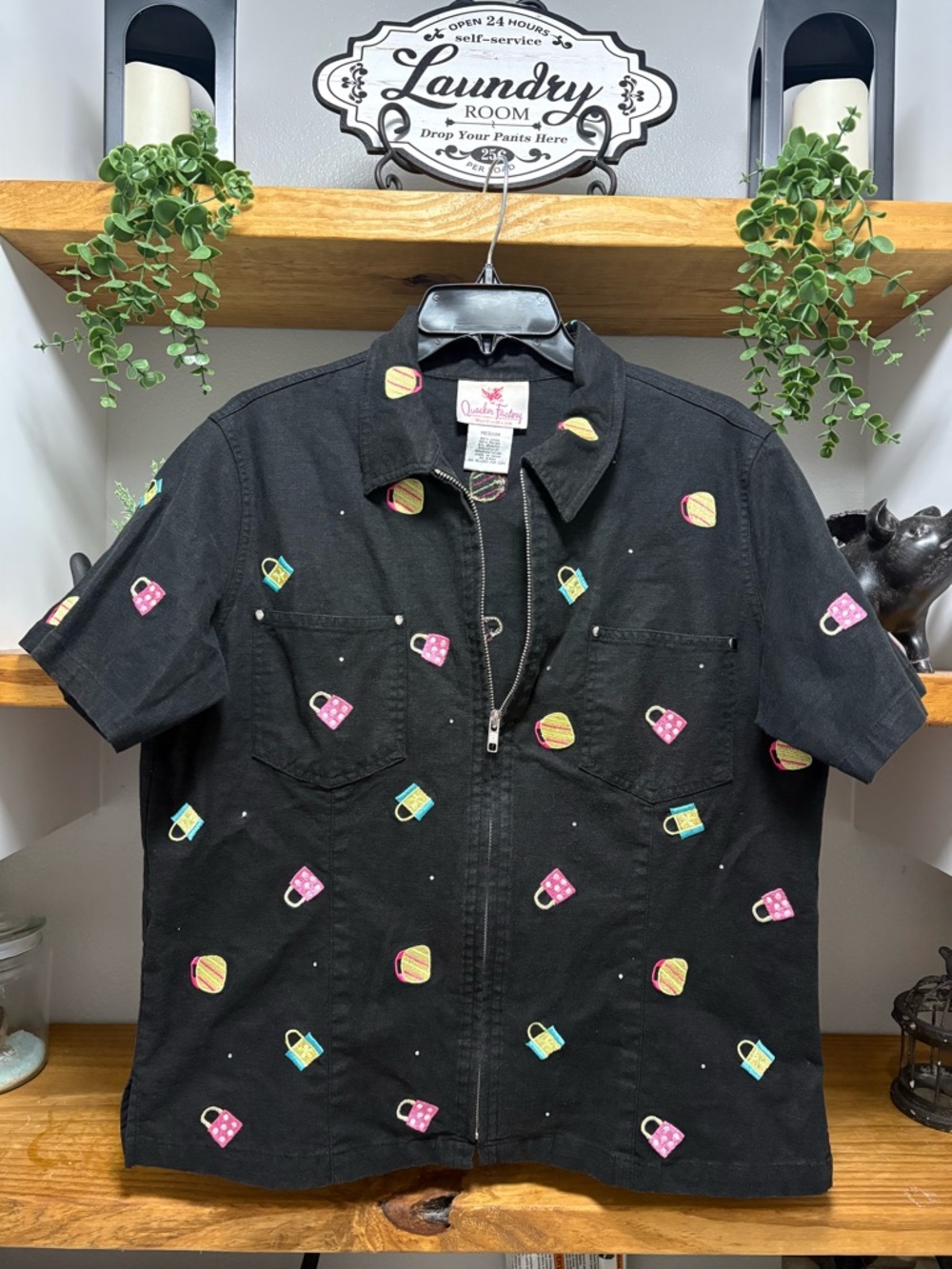 Quacker Factory Black Zip Front Shirt with purse shopping bag Embroidery